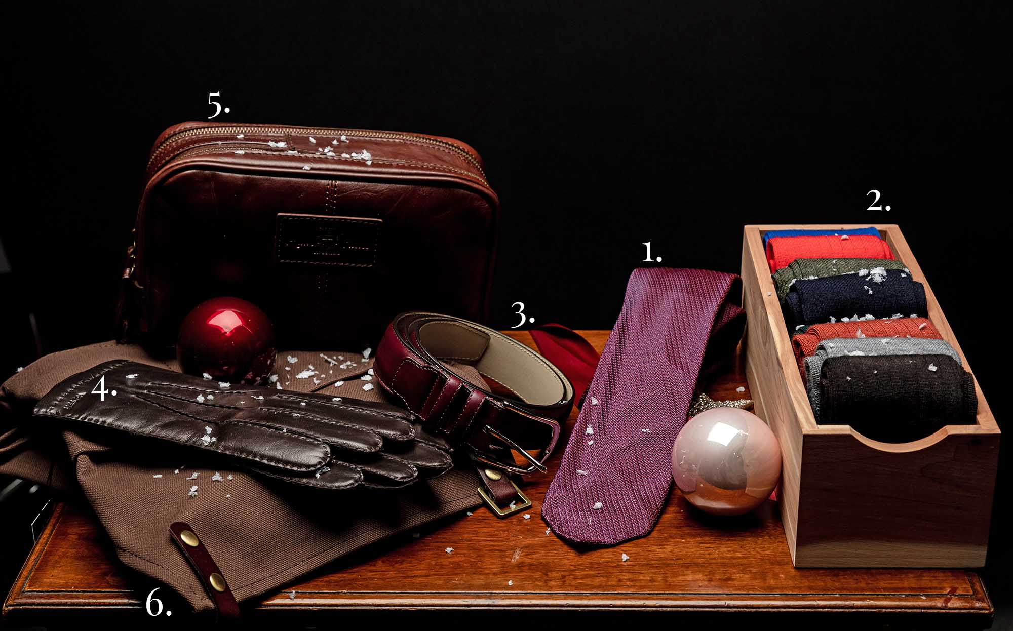 Christmas gift ideas - Wash bag, Hestra leather gloves, leather belt burgundy, burgundy tie, thin wool socks, shoe care apron